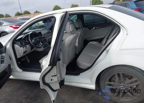 2012 Mercedes-Benz C 250 Sport из США, поврежденный, VIN WDDGF4HBXCR200528